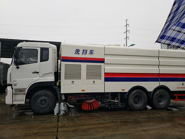 東風(fēng)天龍洗掃車（國V）