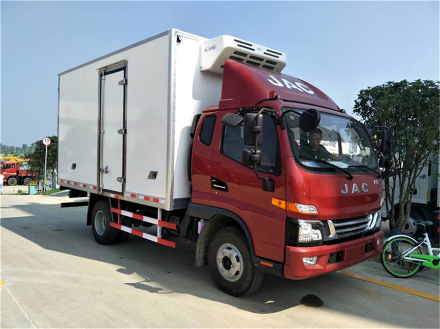 江淮駿鈴V5排半 3.7米冷藏車