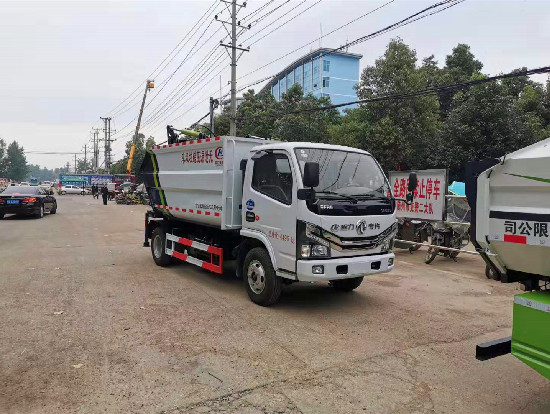 東風小多利卡國六7方無泄漏后裝式壓縮垃圾車